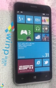 Huawein tuleva WP8-puhelin Ascend W2 kuvissa