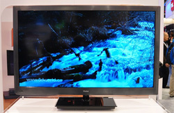 55" fladsk�rm med tr�dl�st str�m og HDMI