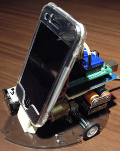 iPhone ohjaa robottia