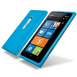 Nokia Lumia 900:n julkaisu myöhästyy