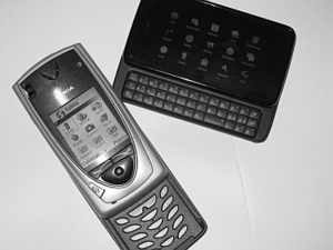 Ensimm�inen Maemo-puhelin Nokia N900 vs. ensimm�inen S60-puhelin Nokia 7650