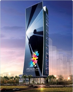 Maailman suurin n�ytt� nousee Dubaihin