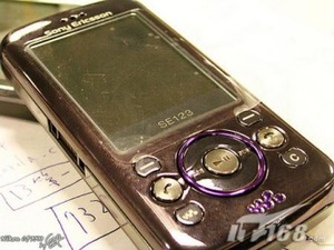 Sony Ericssonilta tulossa C901- ja W395-puhelimet